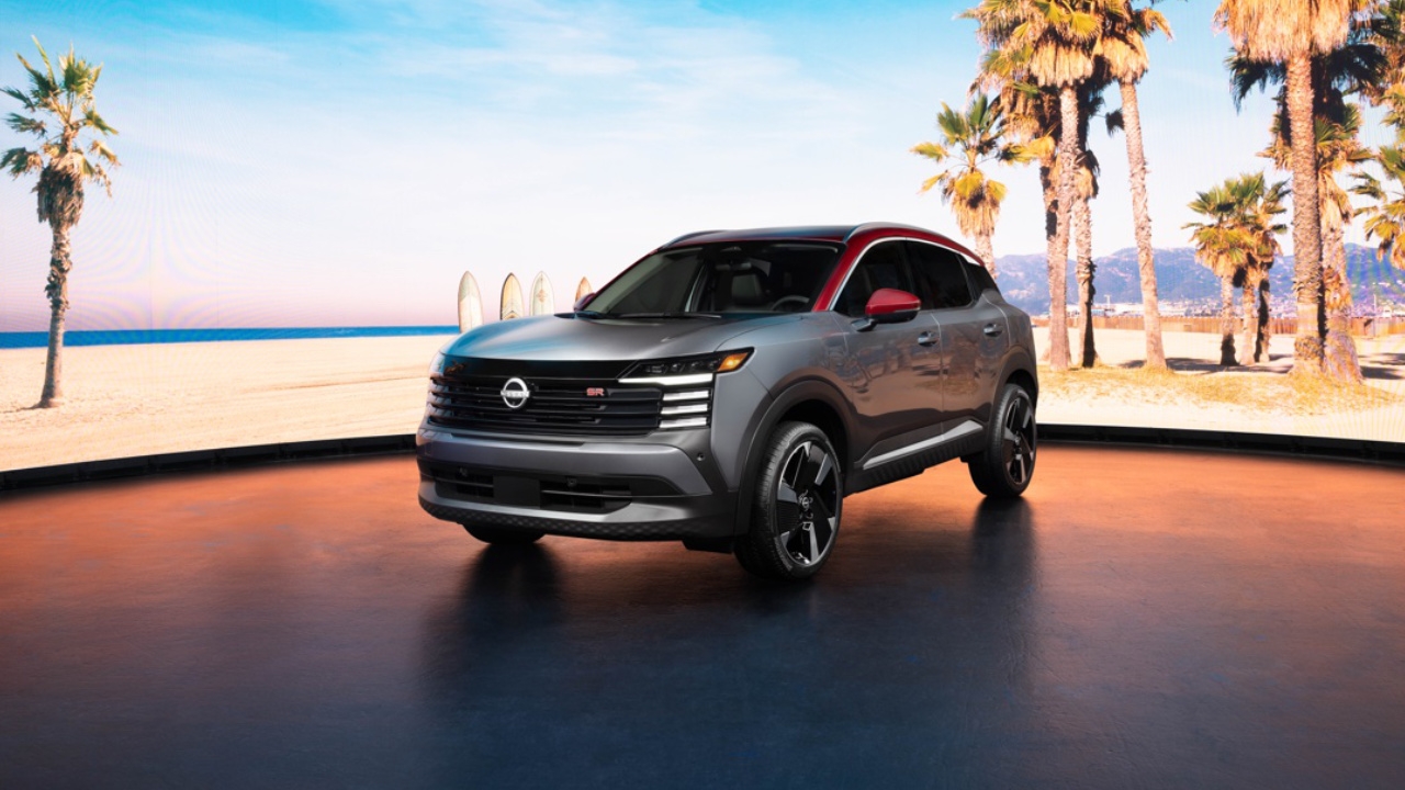 vue latérale avant d'une Nissan Kicks 2025