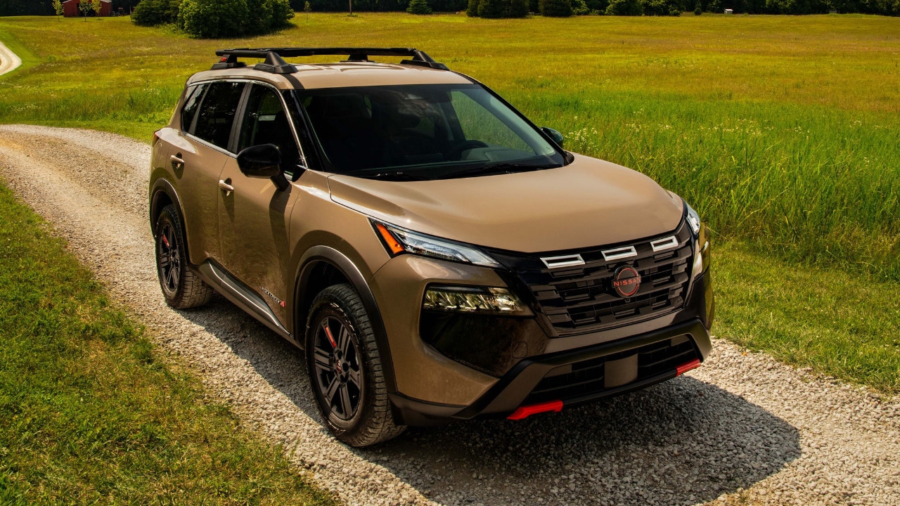 vue latérale avant d'un Nissan Rogue 2026