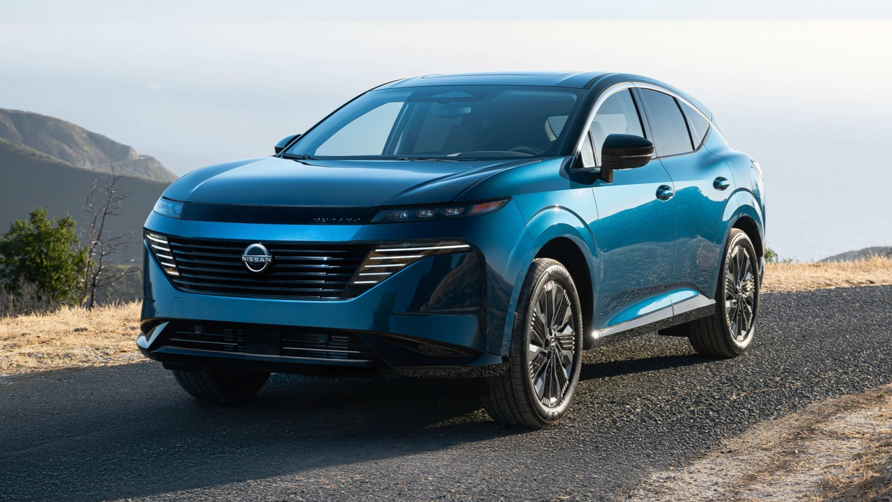 vue latérale avant d'un Nissan Murano 2026