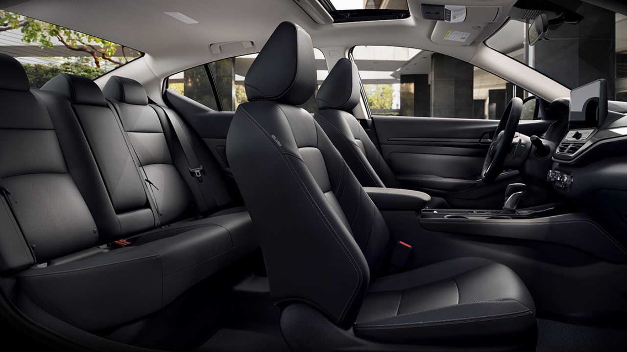 vue de l'habitacle d'une Nissan Altima 2025