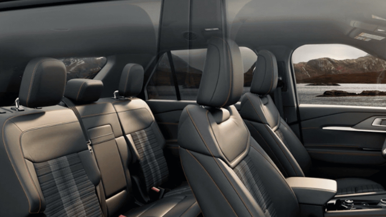 vue de l'habitacle d'une Ford Escape 2025