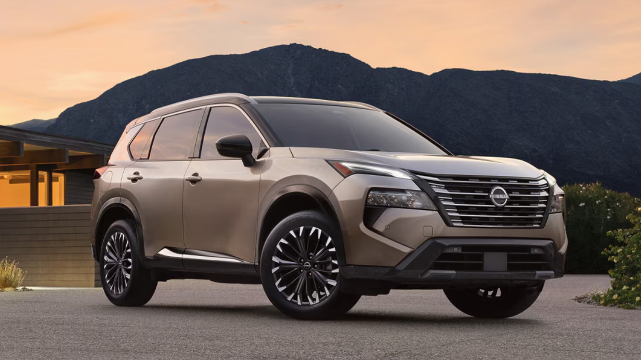 vue latérale d'une Nissan Rogue 2025