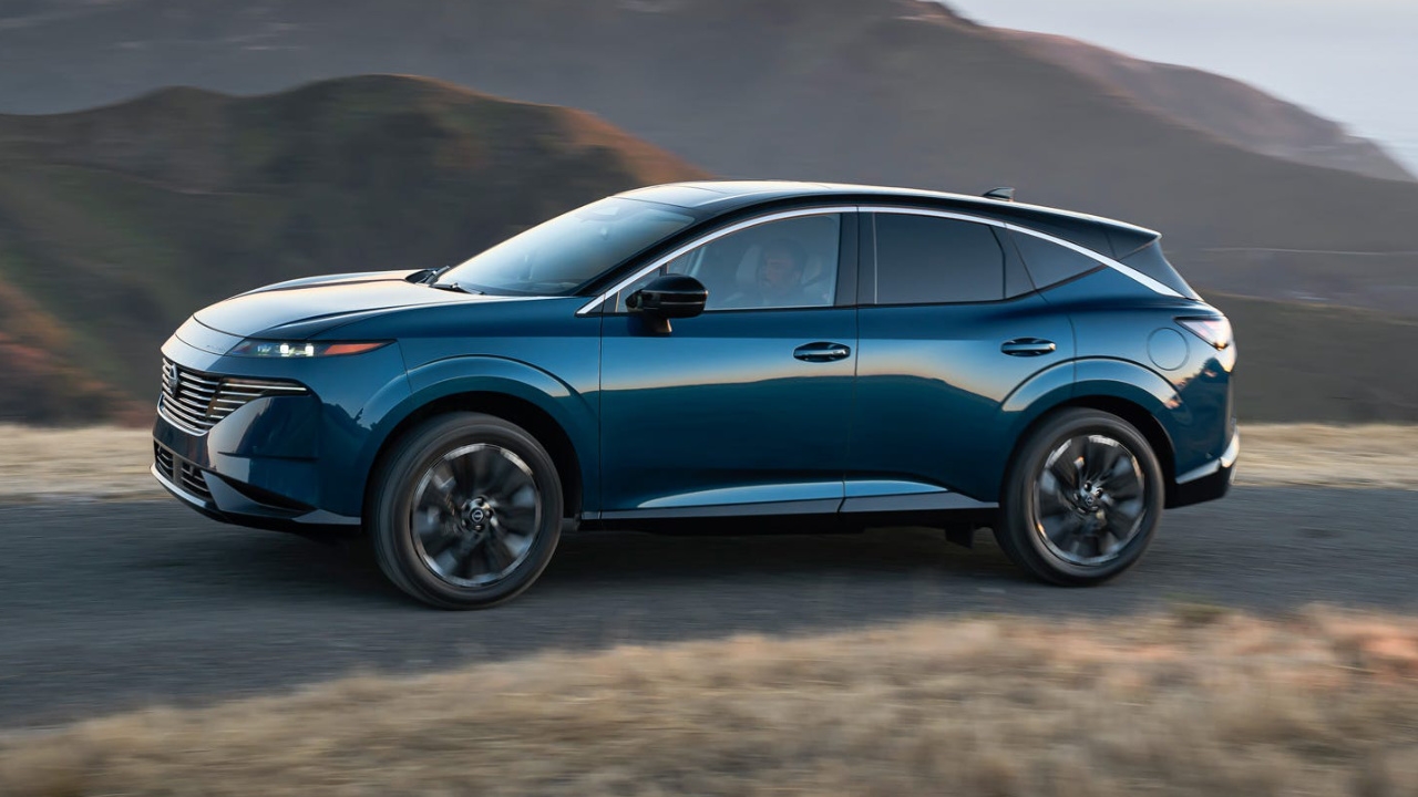 vue latérale avant d'une Nissan Murano 2025