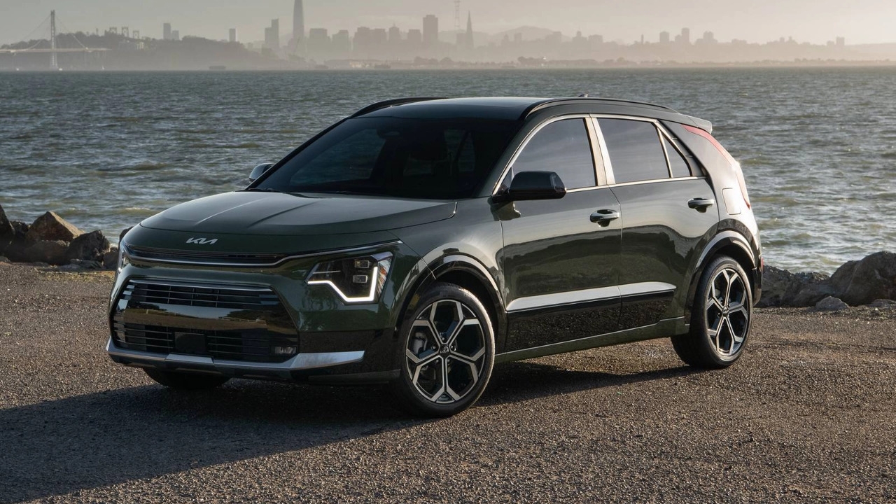 vue latérale avant d'un Kia Niro 2026