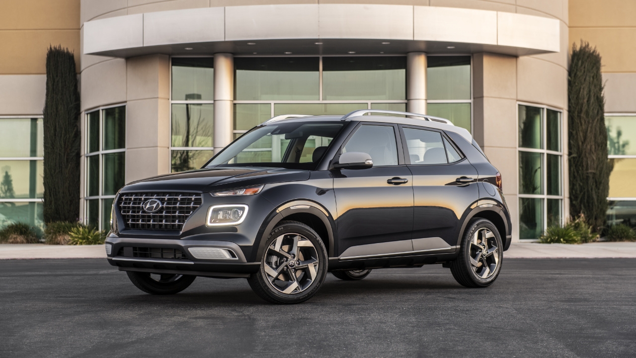 vue latérale avant d'une Hyundai Venue 2025