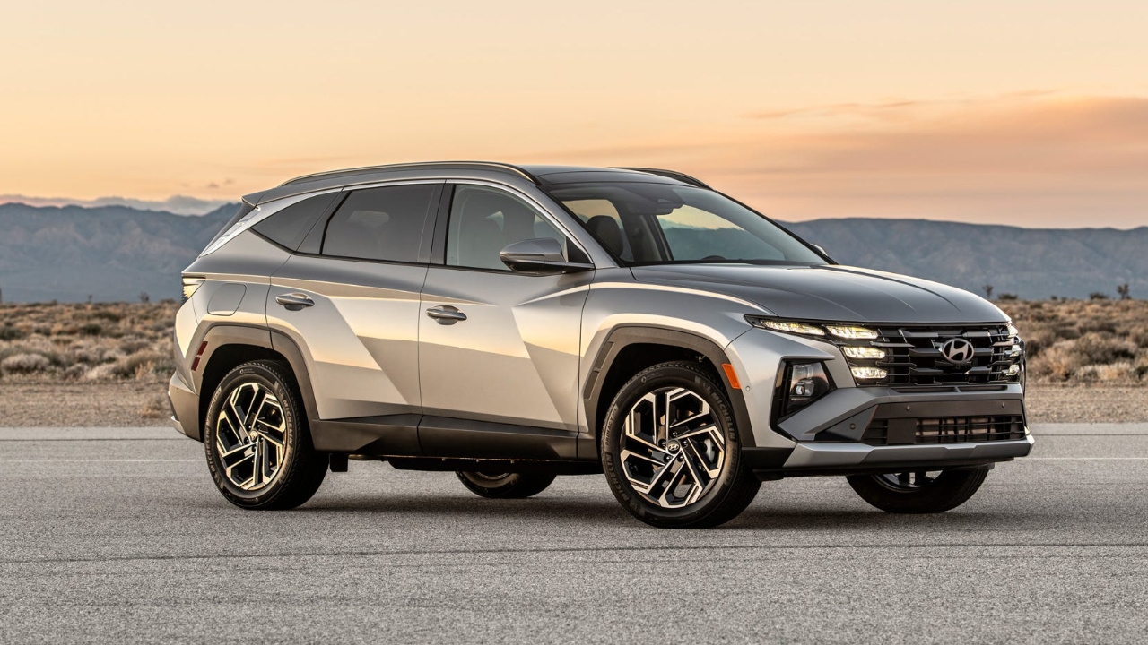vue latérale avant d'une Hyundai Tucson 2025