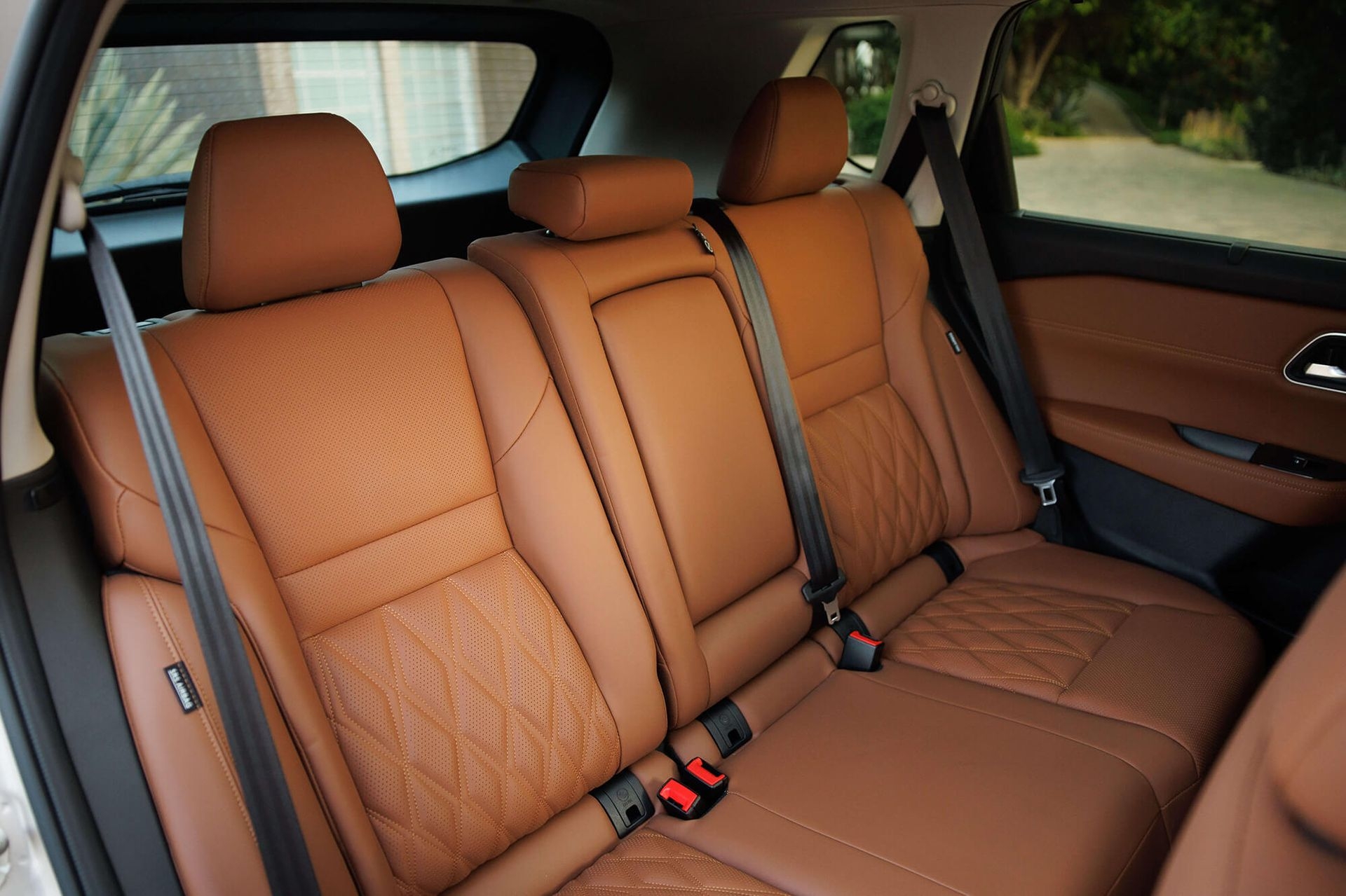  Nissan Rogue rear interior, woman puts bags